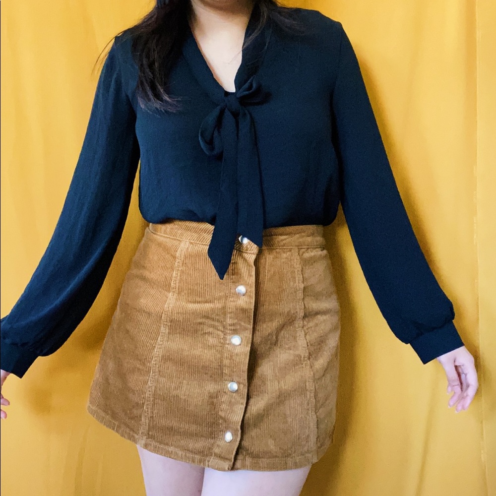 Vintage 70s / 80s black secretary pussy bow blouse